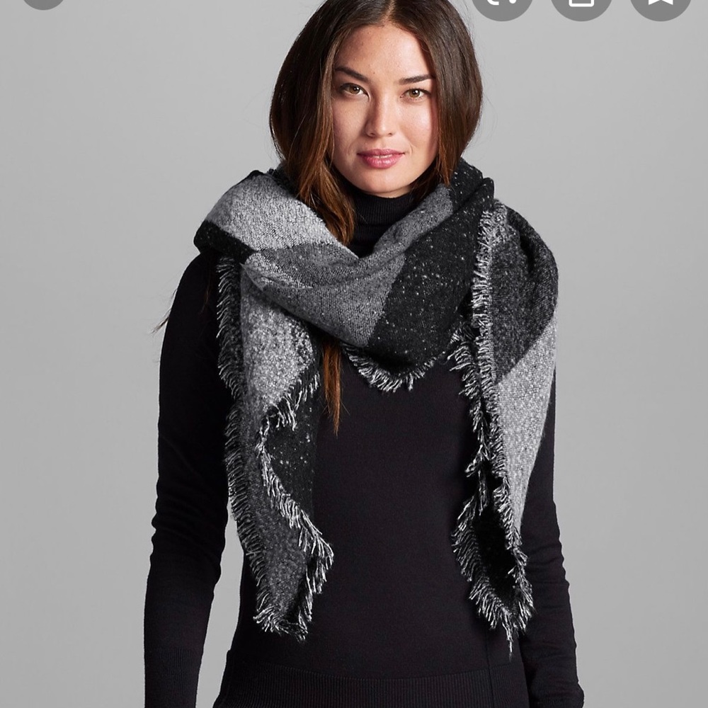 Eddie Bauer Cozy Blanket Wrap Black, Green & Gray